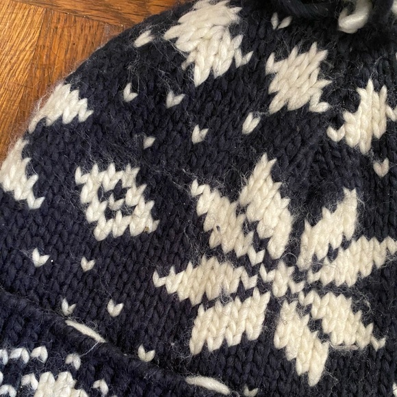 American Eagle warm cozy navy blue Pom Pom beanie - Picture 4 of 5